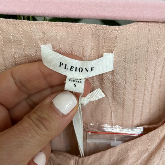 Pleione Blush Pink Ruffle Blouse NWT - Picture 3 of 4